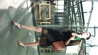 Petite ballerina Eve ...